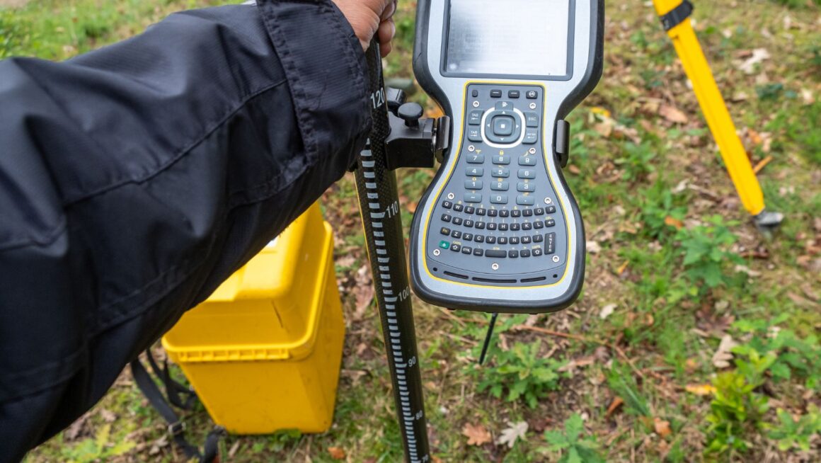 Inside Embedded Positioning: Picking the Right Receiver Component for Drones, Robots, and Io